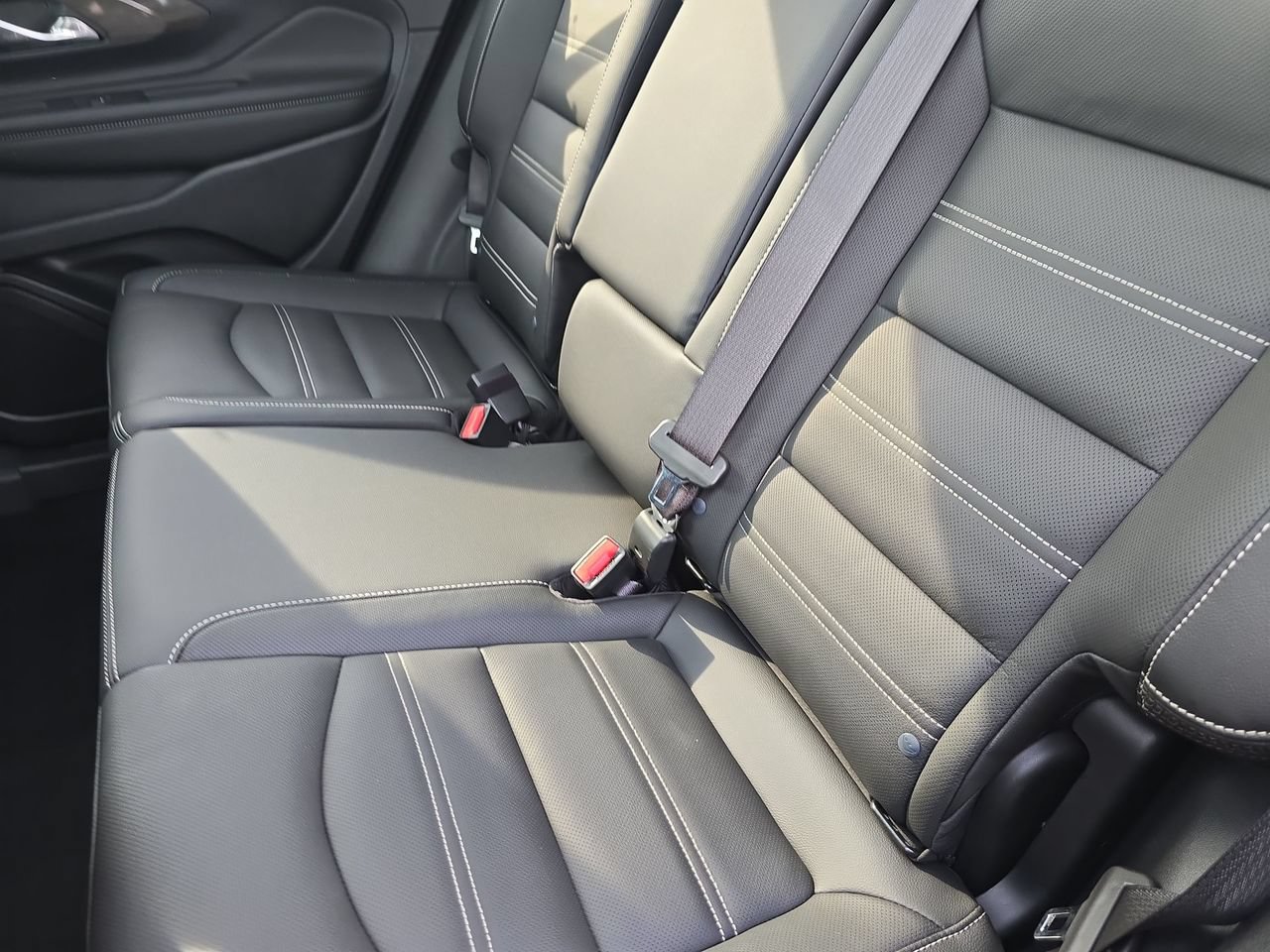 Used 2023 GMC Terrain Denali w/ Black Diamond Edition AWD/4WD image 27