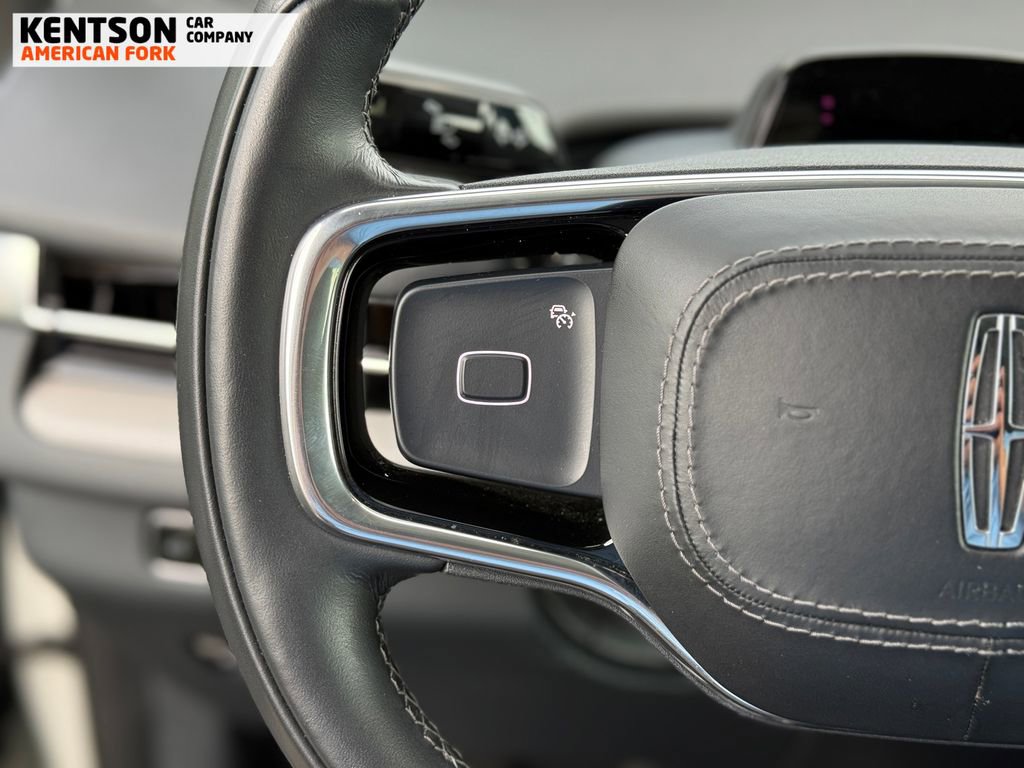 Used 2025 Lincoln Navigator Reserve image 21
