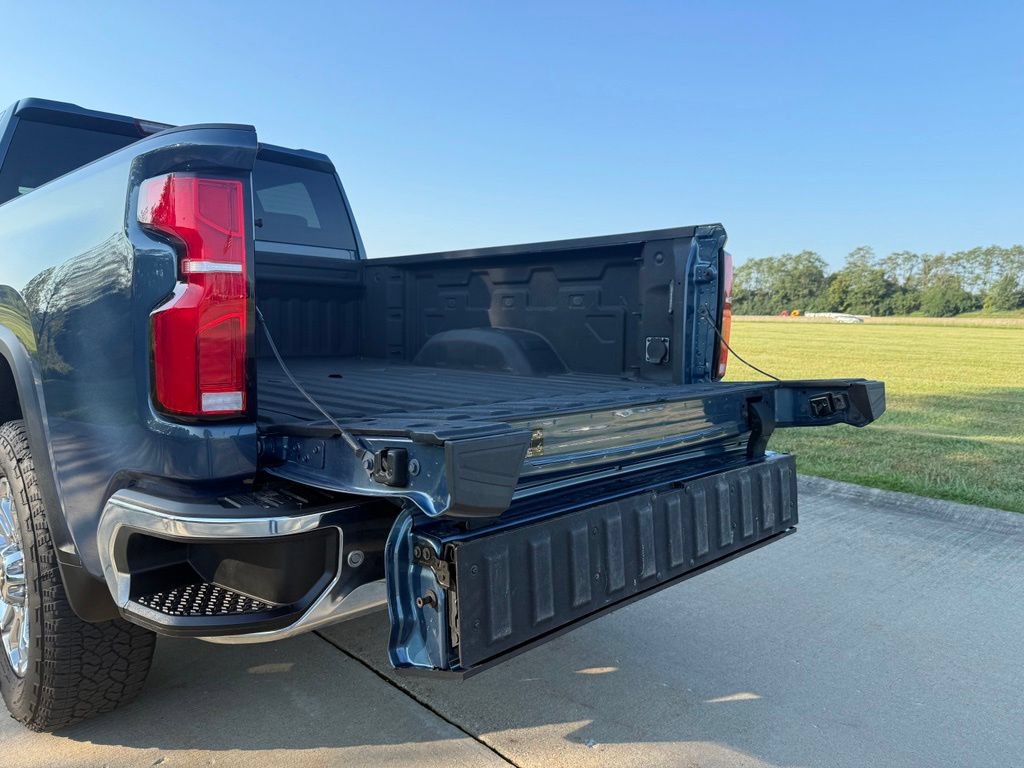 Used 2025 Chevrolet Silverado 2500 LTZ w/ LTZ Convenience Package AWD/4WD image 8