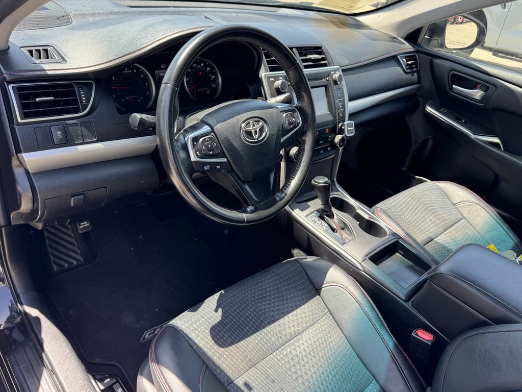 Used 2015 Toyota Camry SE FWD image 13