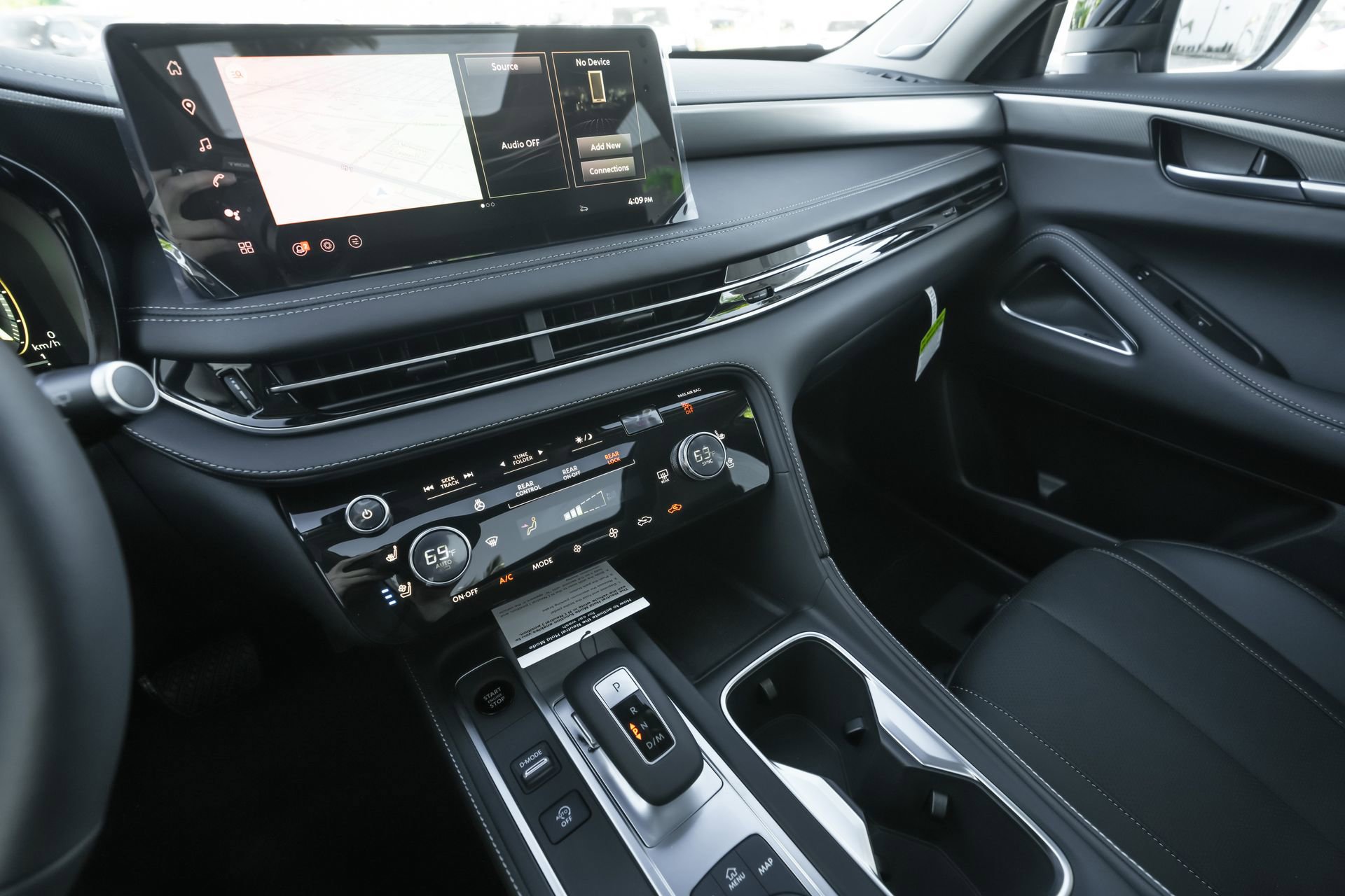 New 2026 INFINITI QX60 Luxe w/ Cargo Package image 9