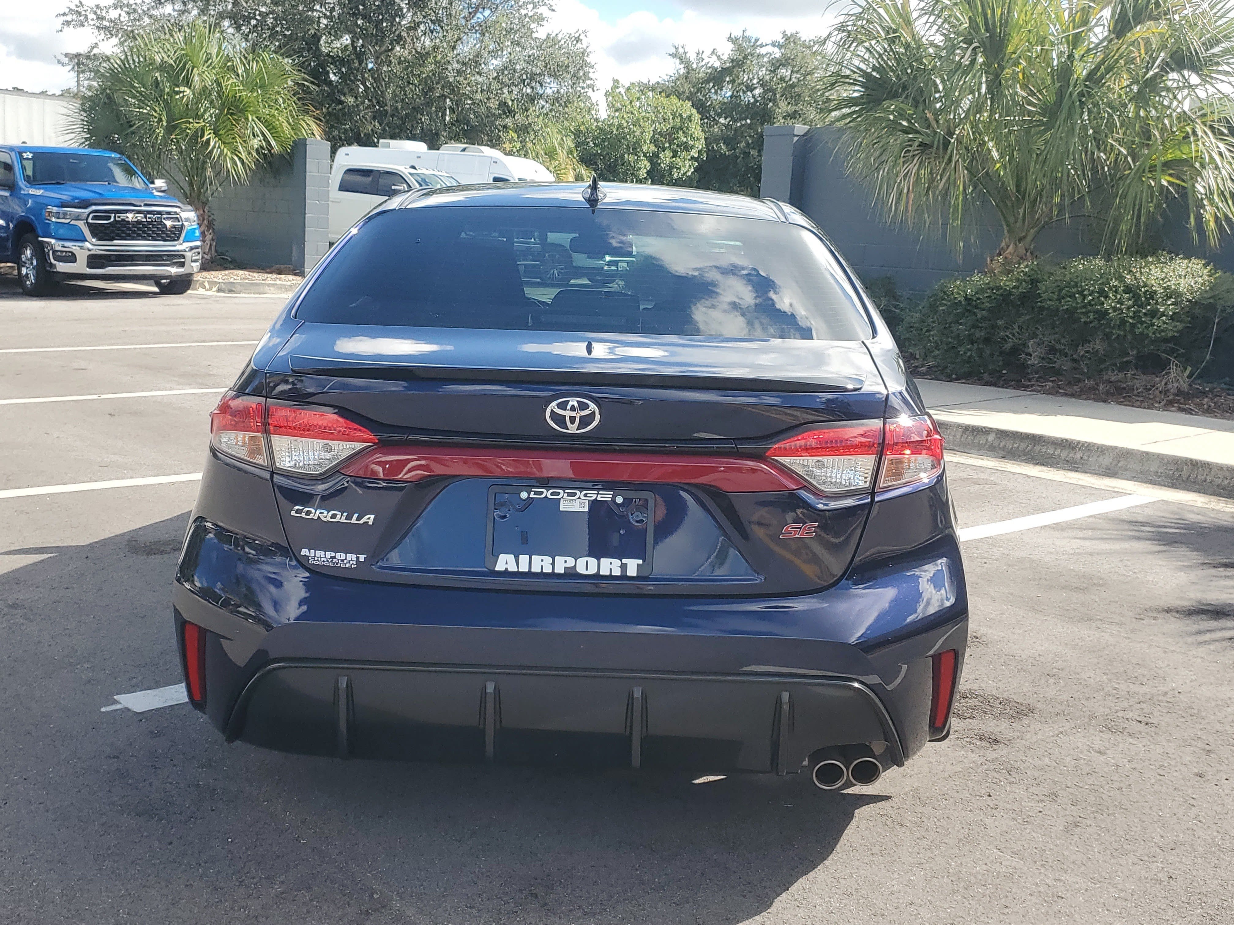 Used 2023 Toyota Corolla SE w/ SE Premium Package FWD image 7