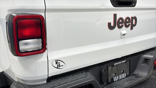 Used 2021 Jeep Gladiator Mojave w/ Trailer Tow Package AWD/4WD image 37
