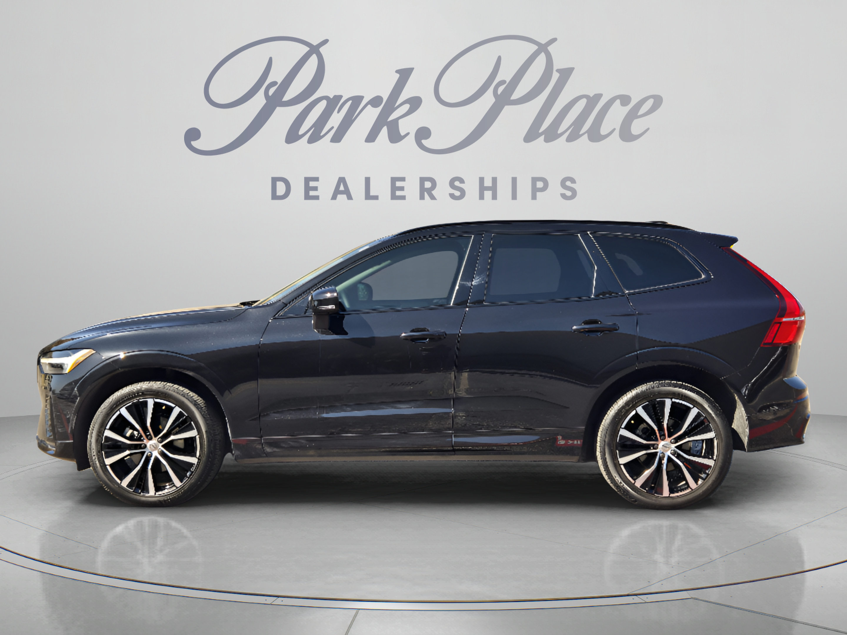 Used 2024 Volvo XC60 B5 Plus w/ Climate Package AWD/4WD image 2