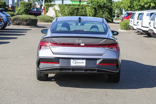 New 2025 Hyundai Elantra SEL FWD image 4