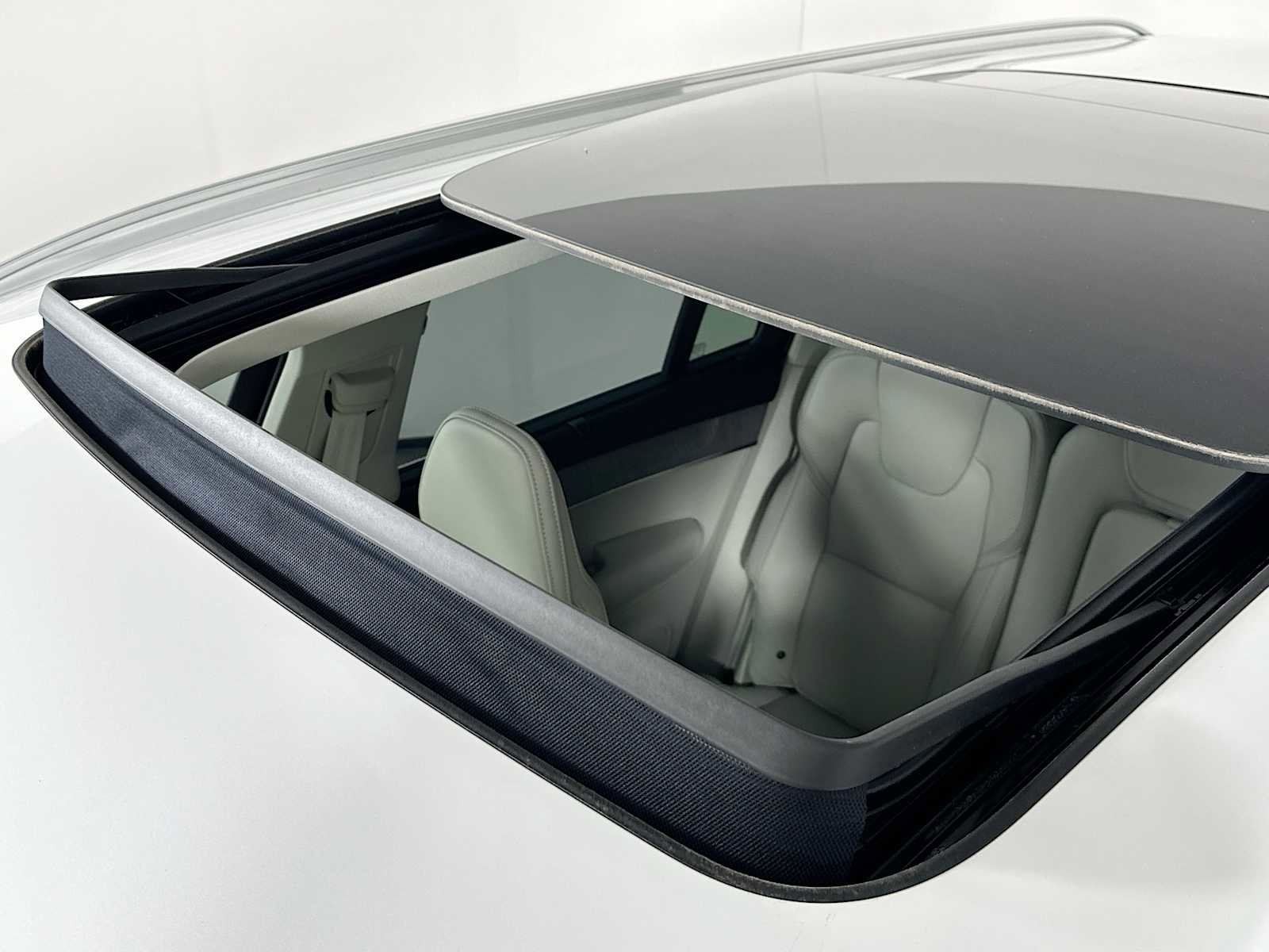 New 2026 Volvo XC90 T8 Ultra w/ Protection Package Premier image 19