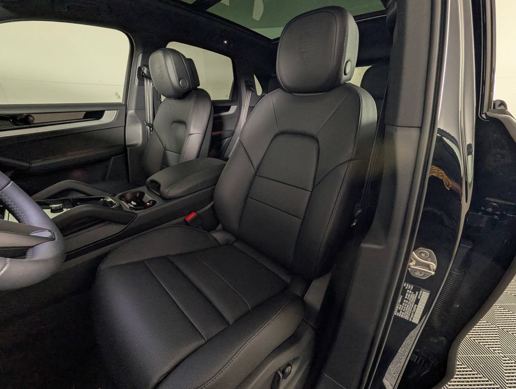 New 2026 Porsche Cayenne AWD/4WD image 5