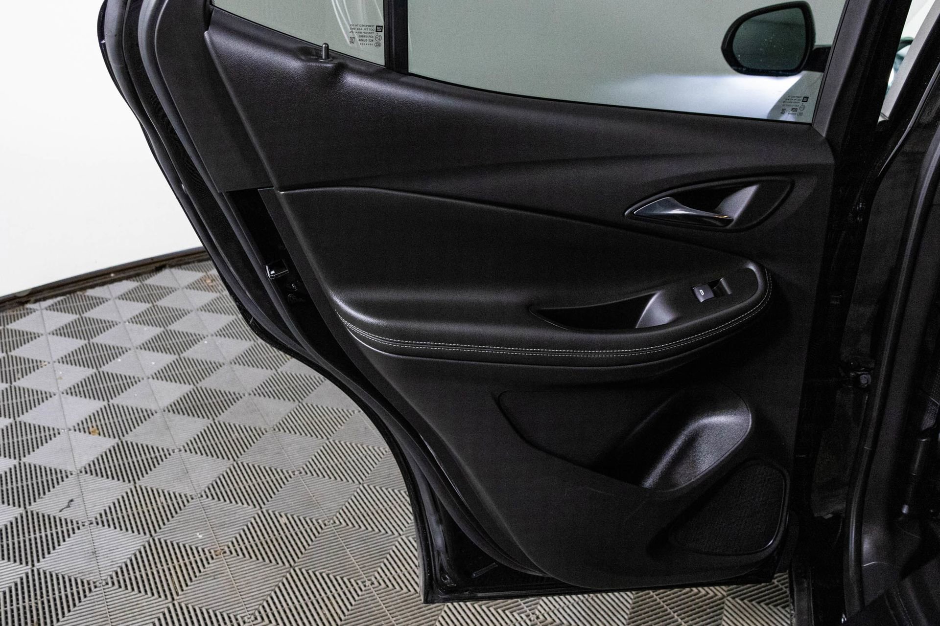 Used 2025 Buick Encore GX Preferred image 34