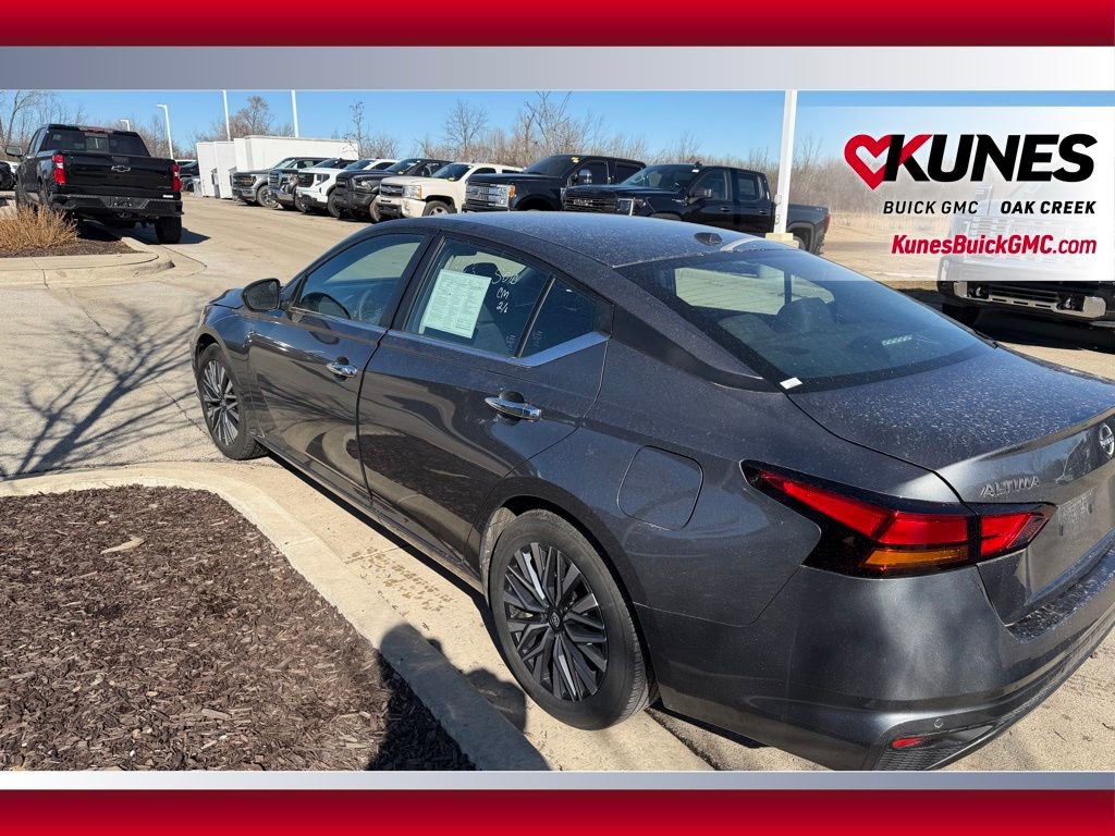 Used 2025 Nissan Altima 2.5 SV FWD image 5