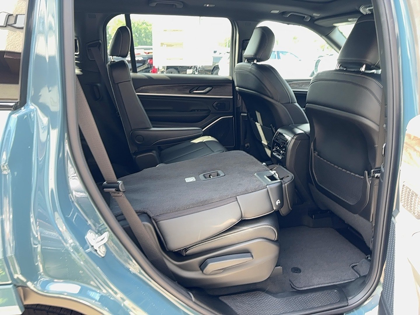 New 2026 Jeep Grand Cherokee L Limited AWD/4WD image 9