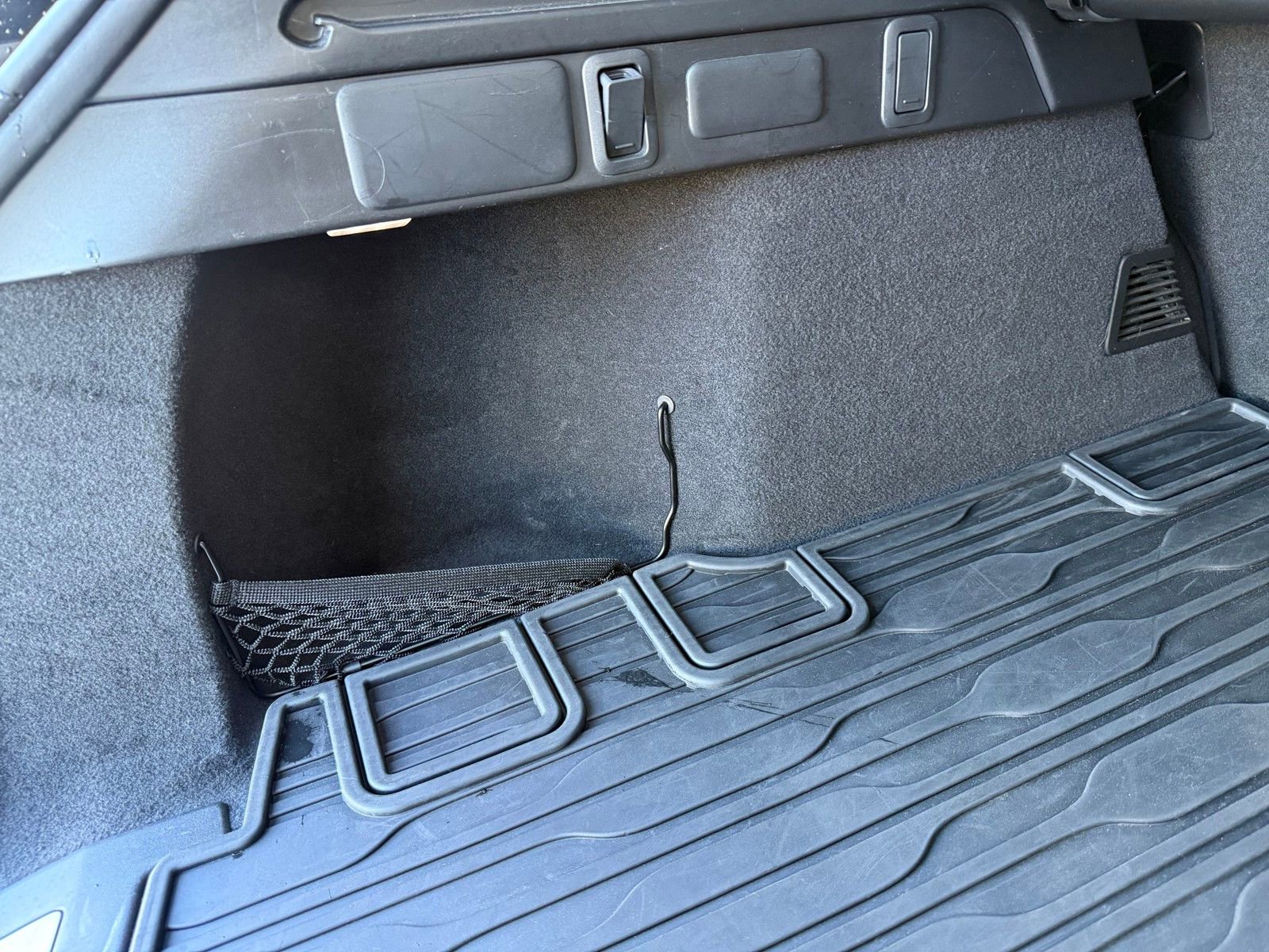 Used 2022 Land Rover Range Rover Velar S image 29