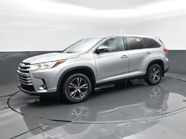 Used 2019 Toyota Highlander Plus AWD/4WD image 1