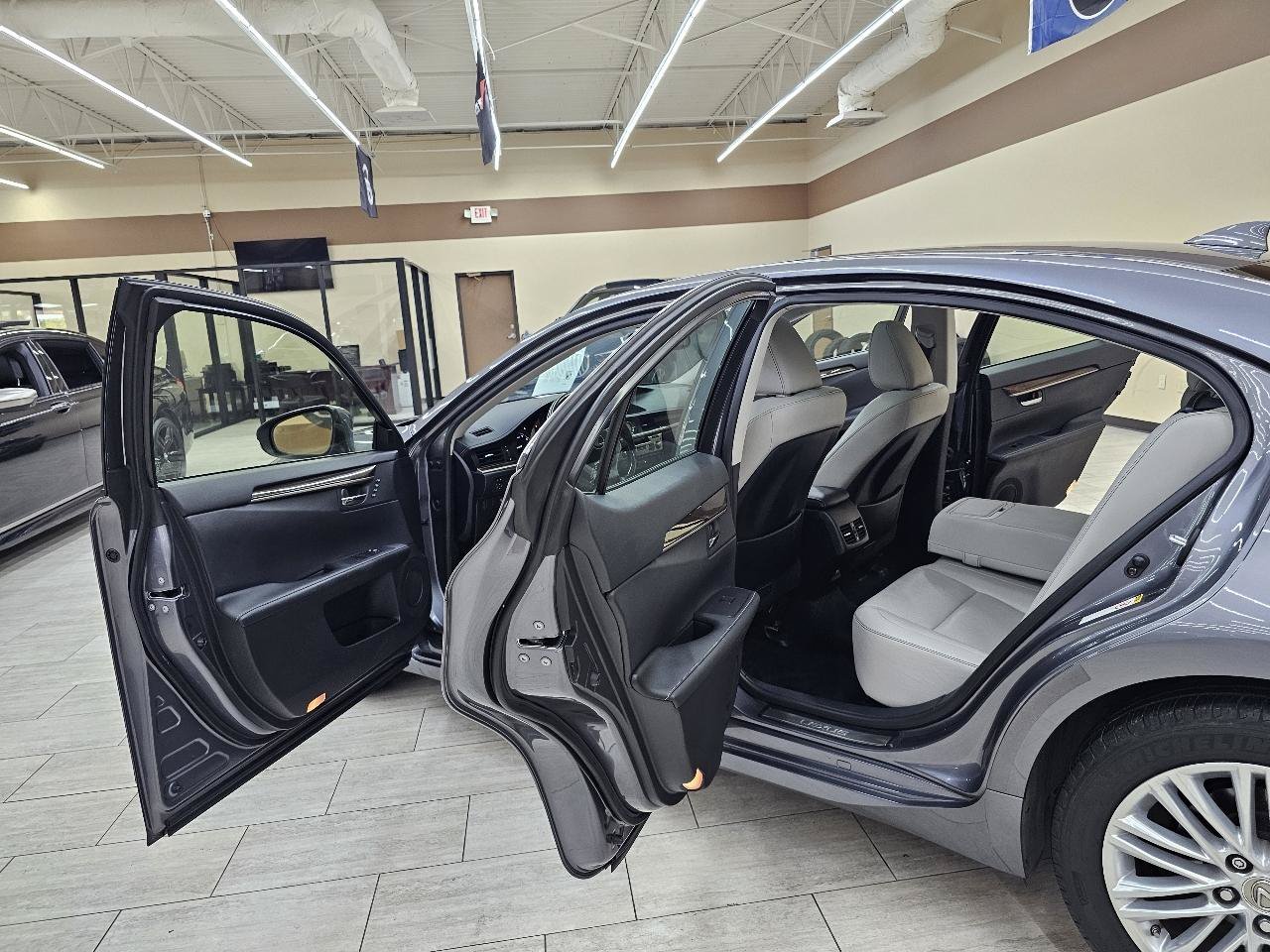 Used 2015 Lexus ES 350 w/ Luxury Package FWD image 15