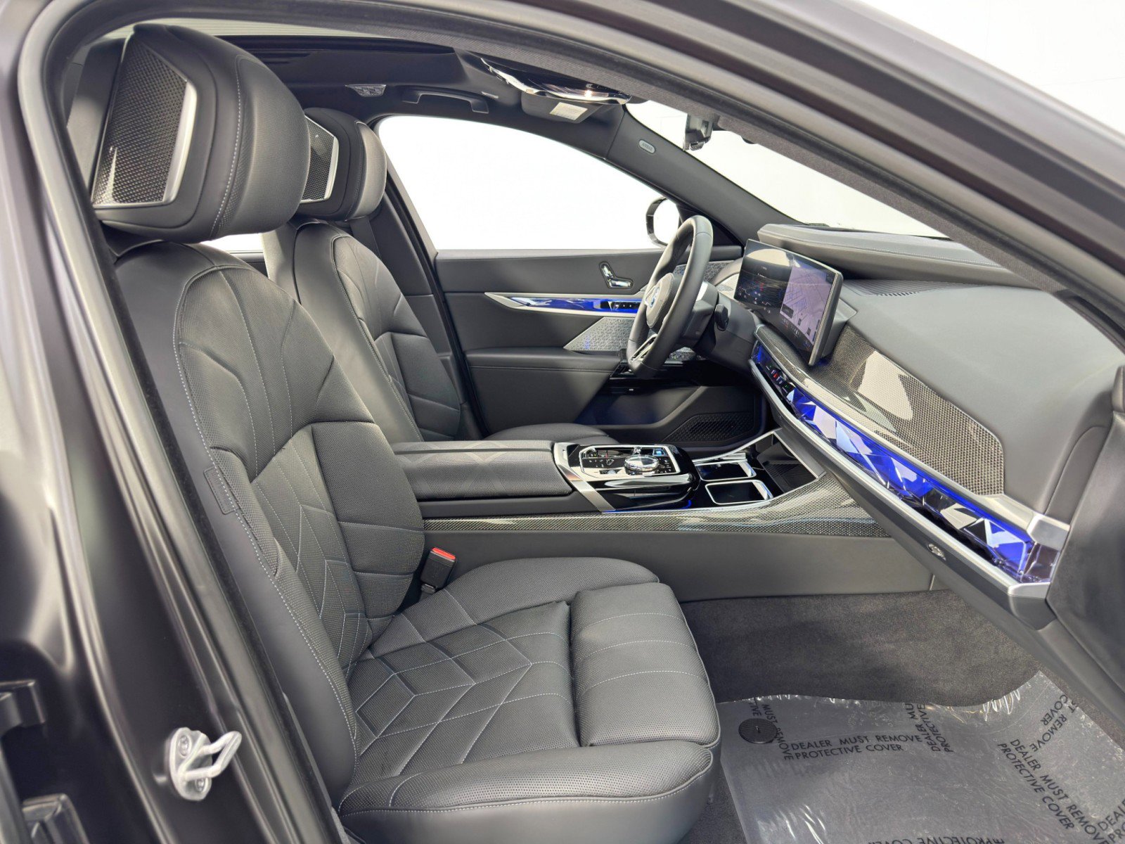 Used 2023 BMW i7 xDrive60 w/ Parking Assistance Package image 17