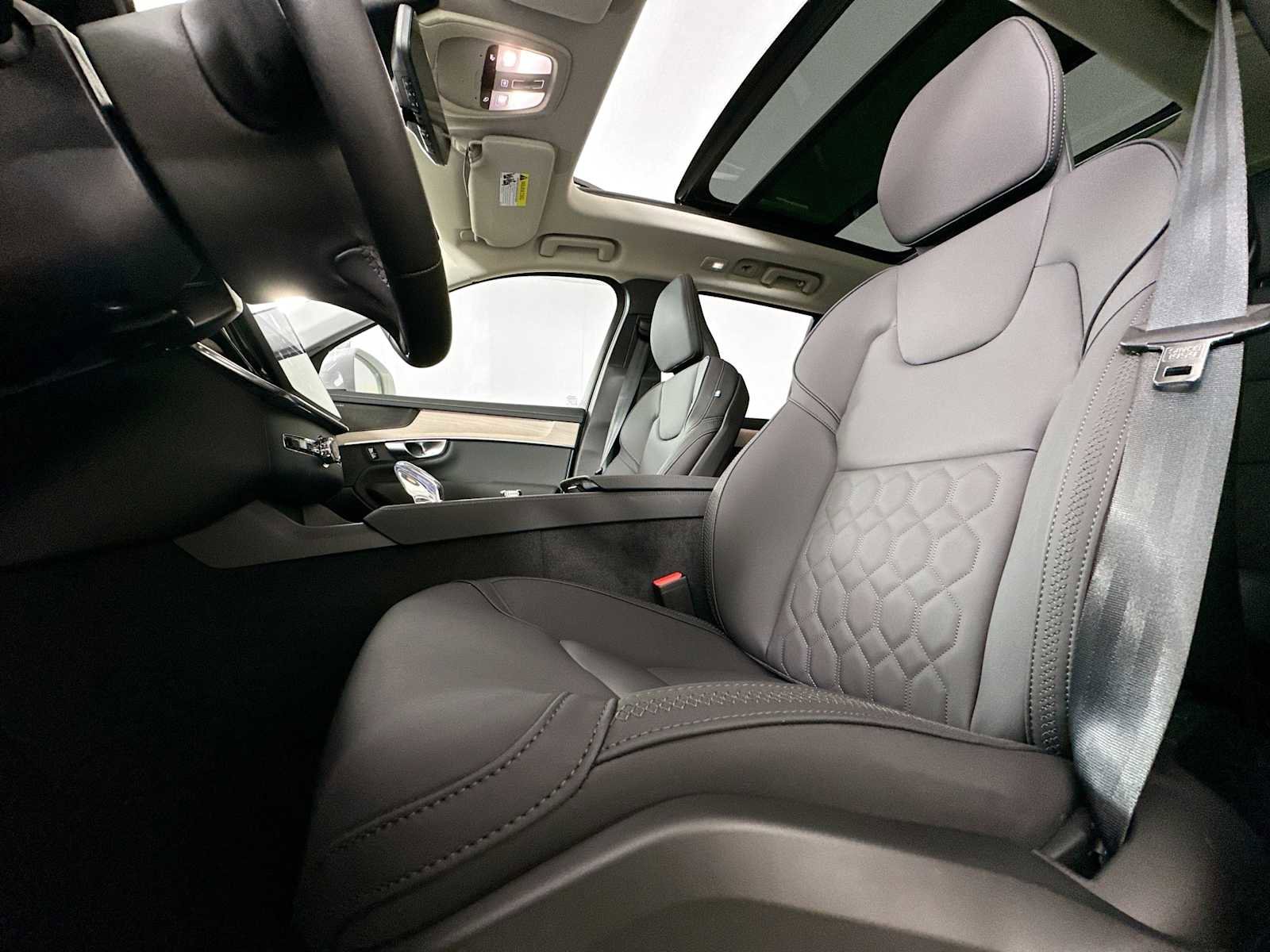 Used 2025 Volvo XC90 B6 Plus w/ Protection Package Premier image 19