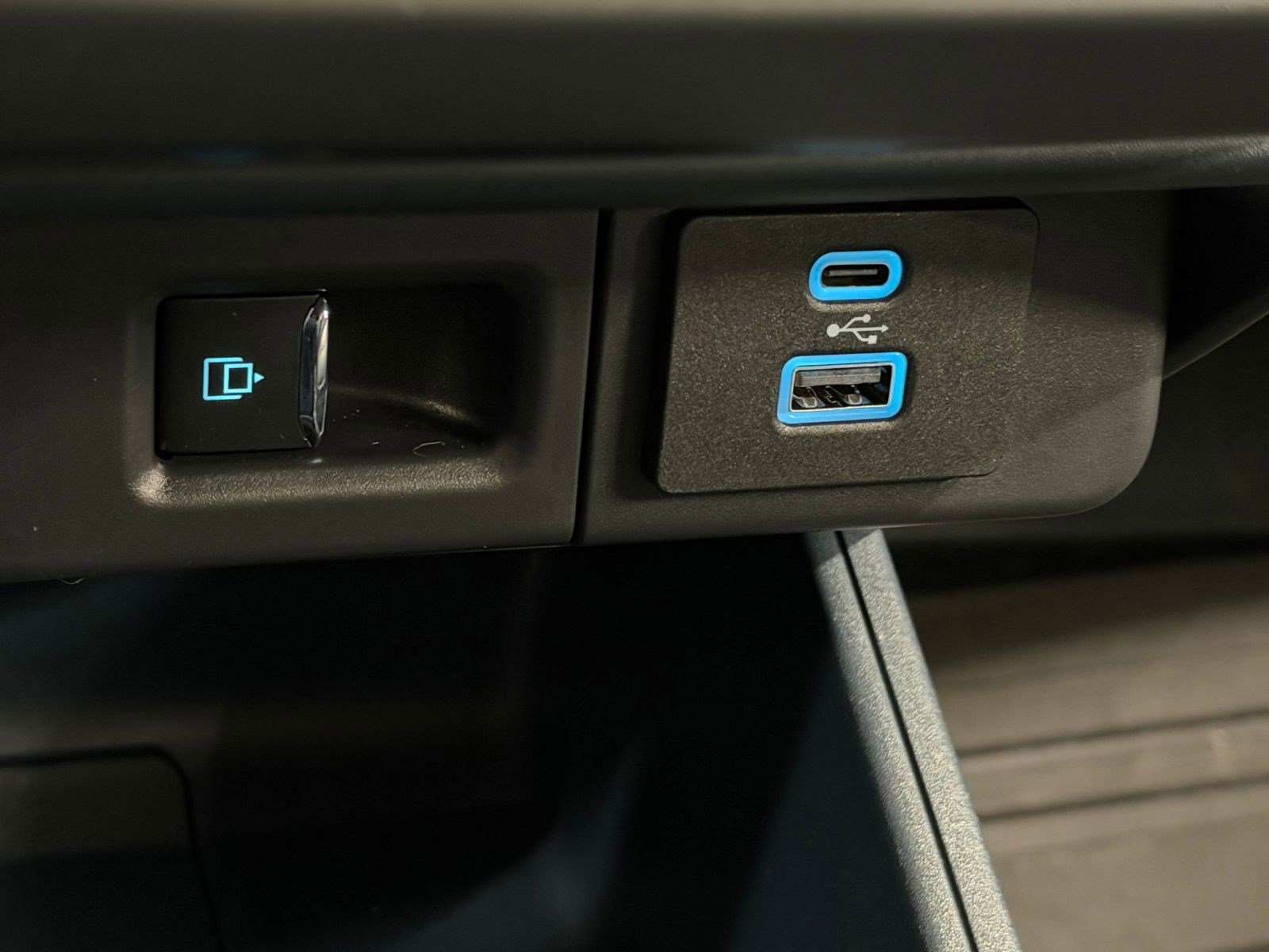 Used 2024 Ford Maverick Lariat w/ Black Appearance Package image 30