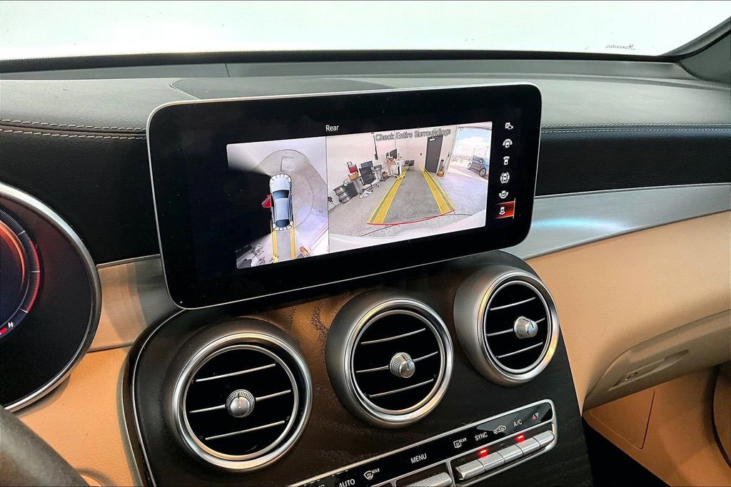 Used 2023 Mercedes-Benz GLC 300 4MATIC Coupe image 31