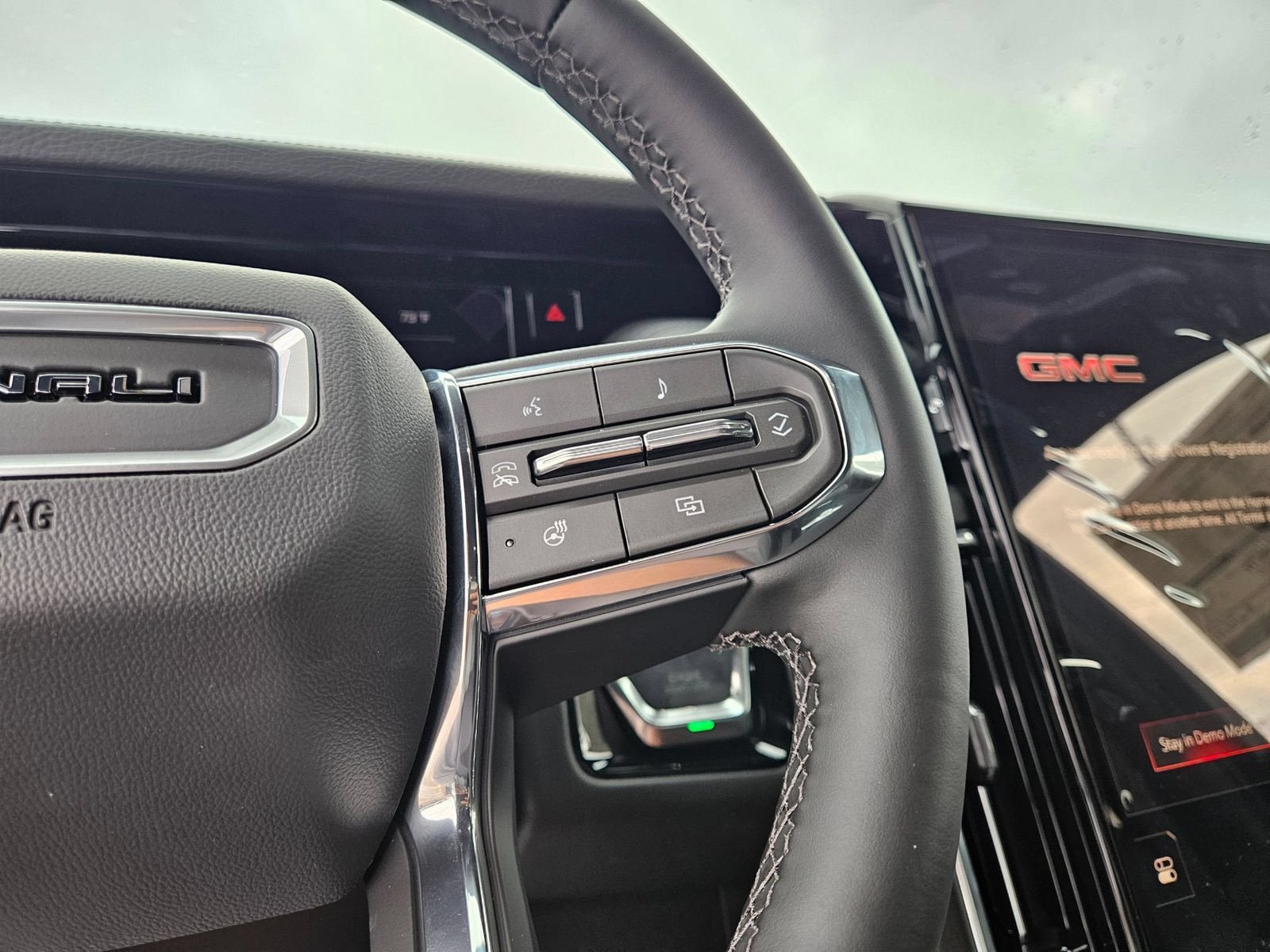 New 2026 GMC Yukon Denali AWD/4WD image 13