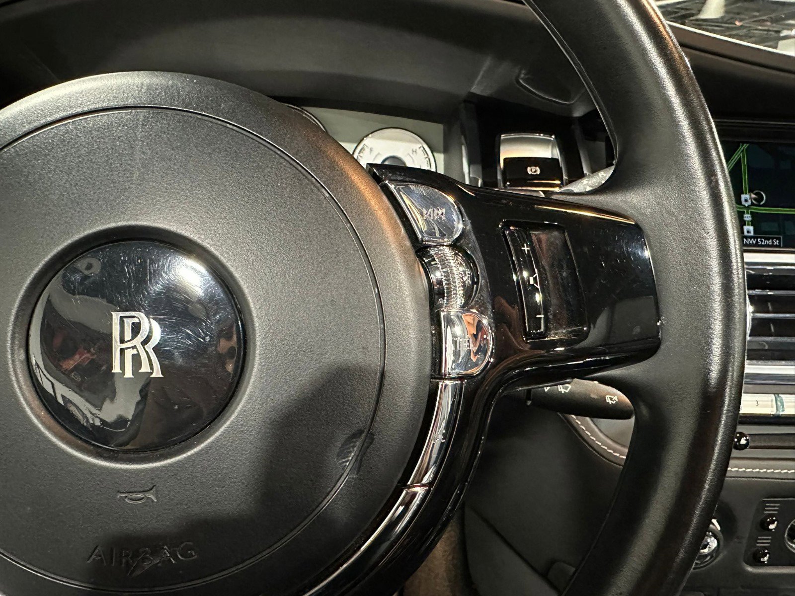 Used 2019 Rolls-Royce Dawn image 29