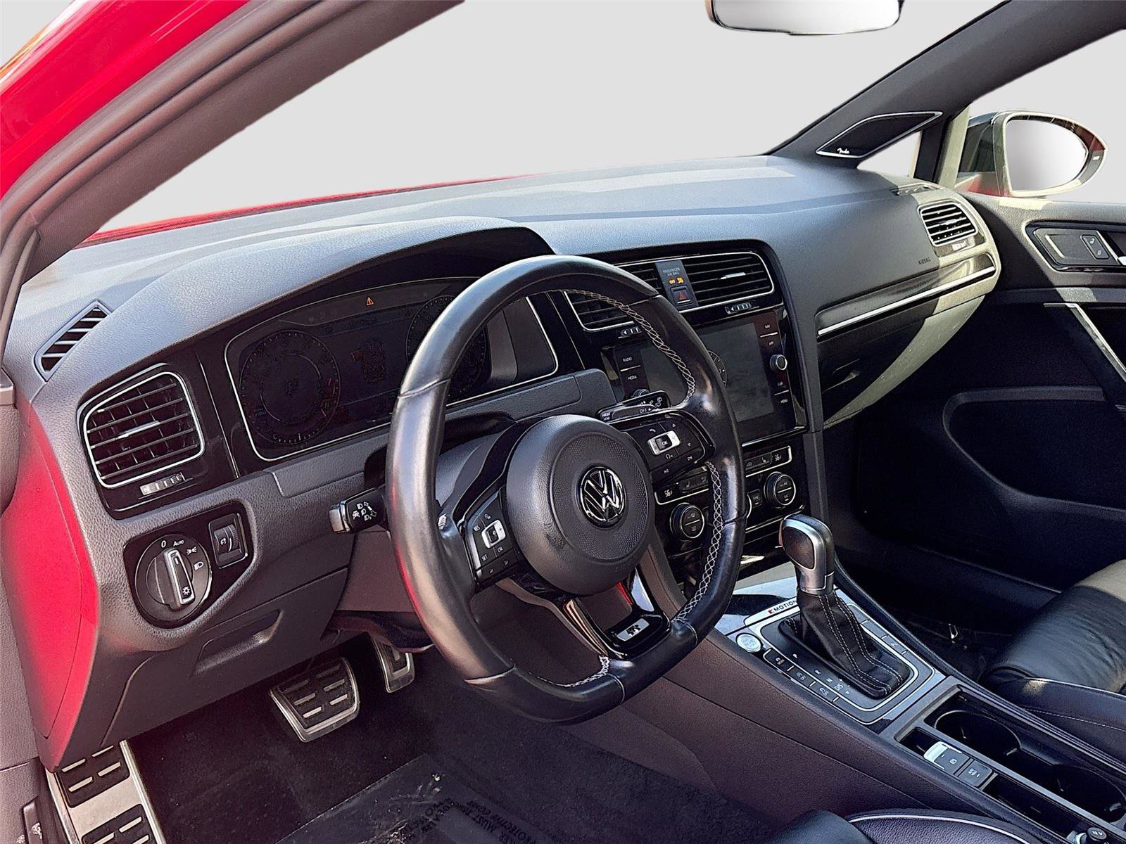 Used 2018 Volkswagen Golf 4-Door image 10