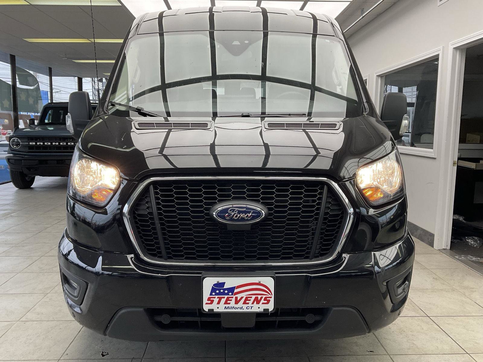 Used 2023 Ford Transit 350 XLT image 2