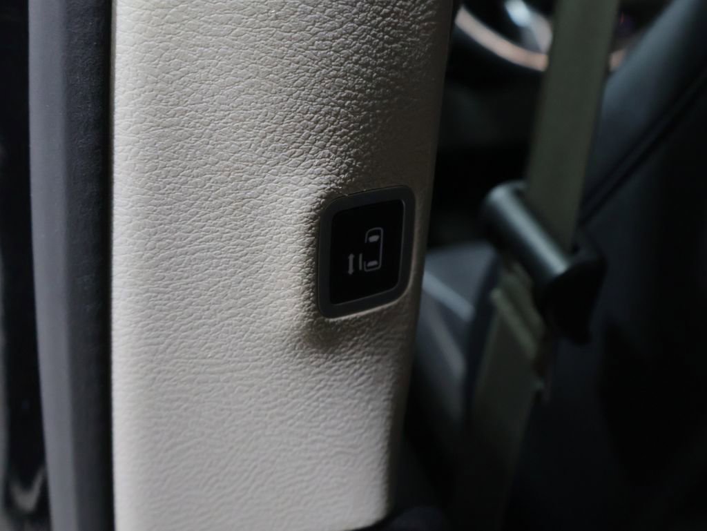 Used 2019 Chrysler Pacifica Touring-L w/ Advanced Safetytec Group image 19