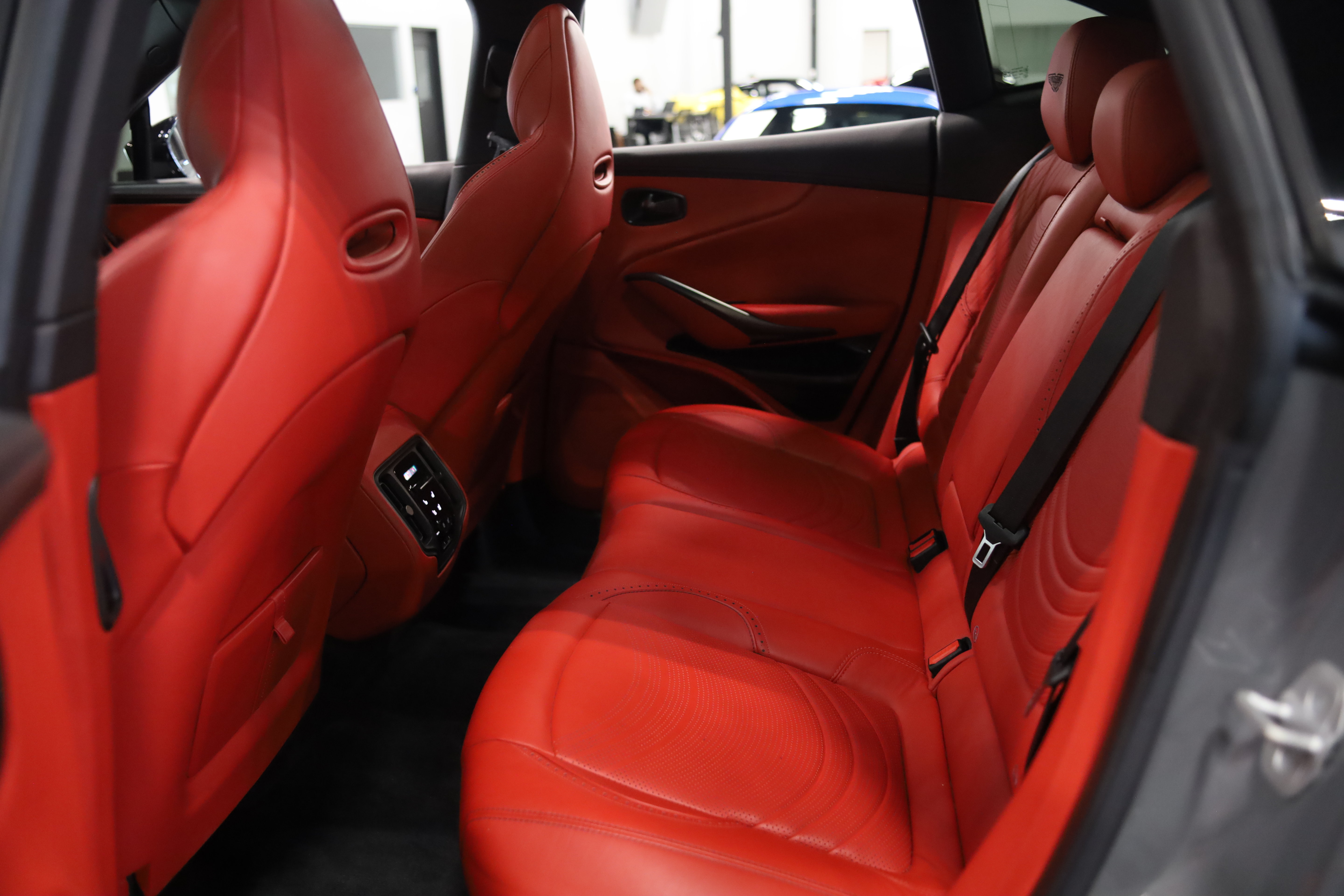 Used 2022 Aston Martin DBX AWD/4WD image 37