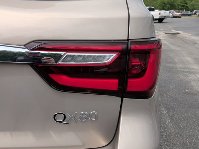 Used 2022 INFINITI QX80 Luxe w/ All-Season Package AWD/4WD image 12