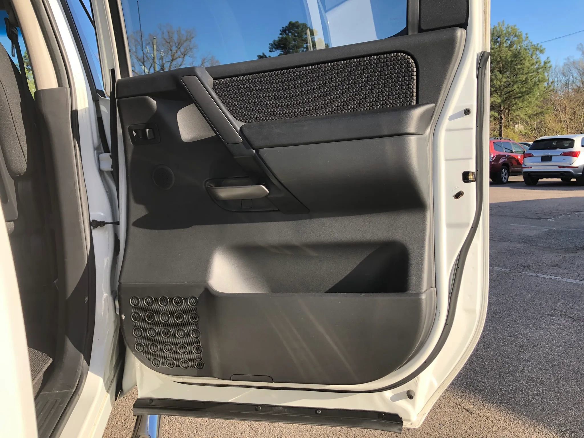 Used 2012 Nissan Titan SV w/ SV Premium Utility Pkg image 15