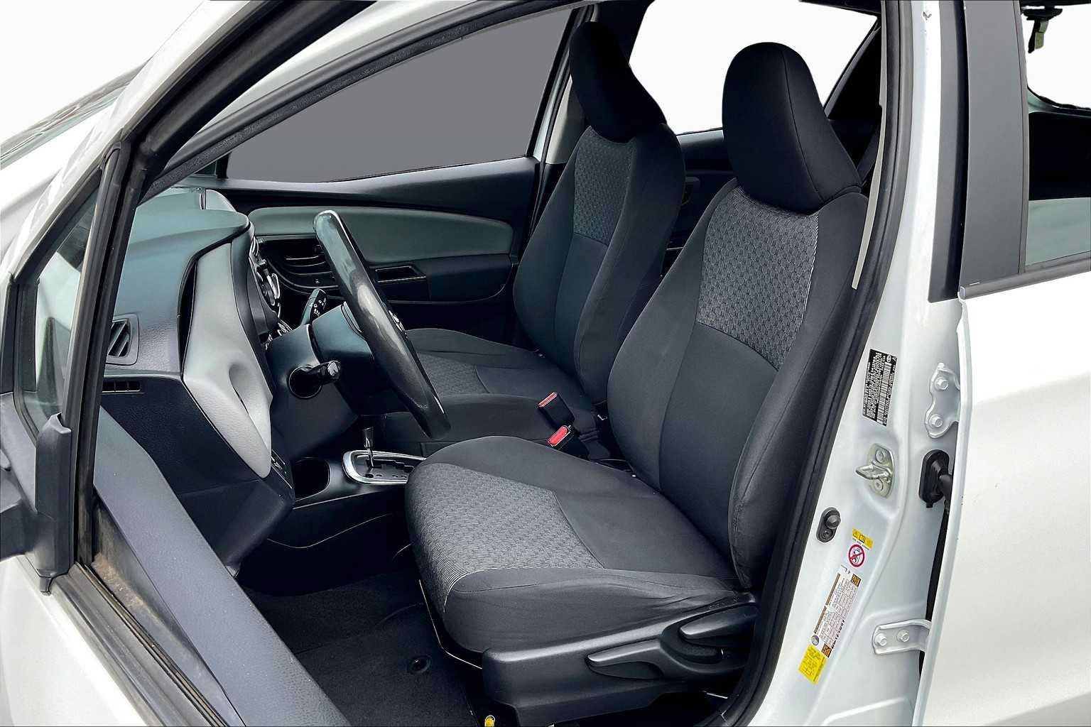 Used 2015 Toyota Yaris L FWD image 7