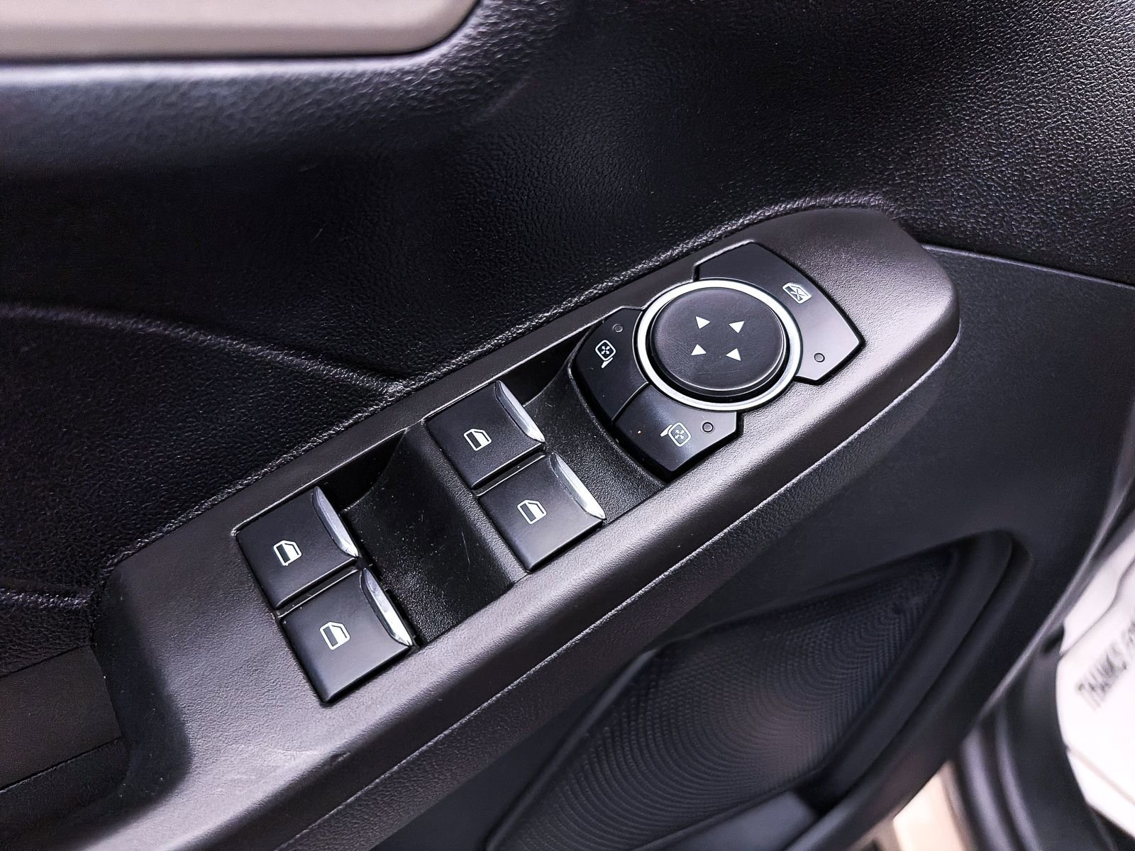 Used 2021 Ford Escape SE image 17