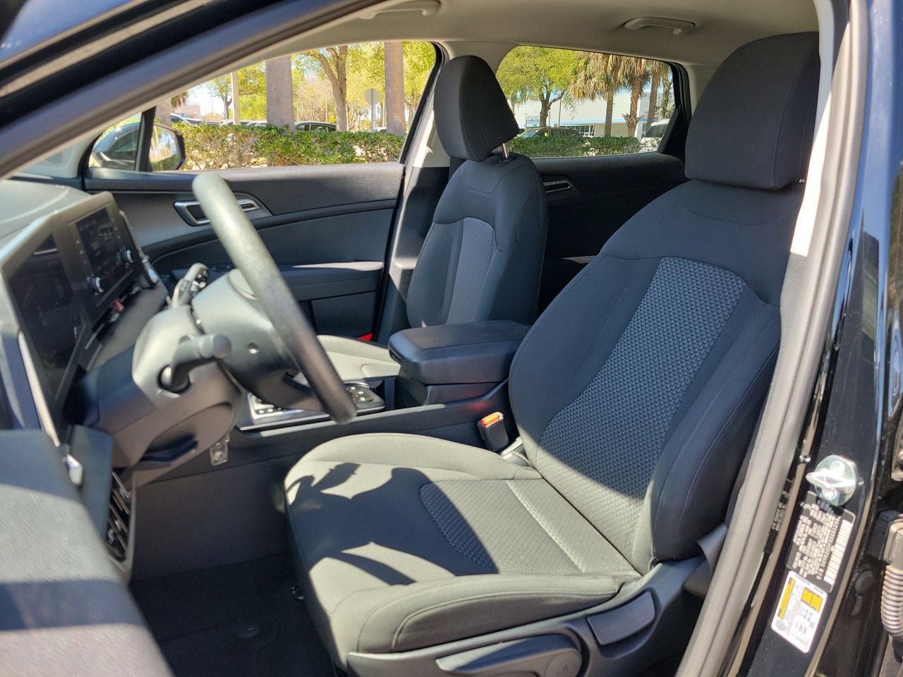 Used 2025 Kia Sportage LX image 15