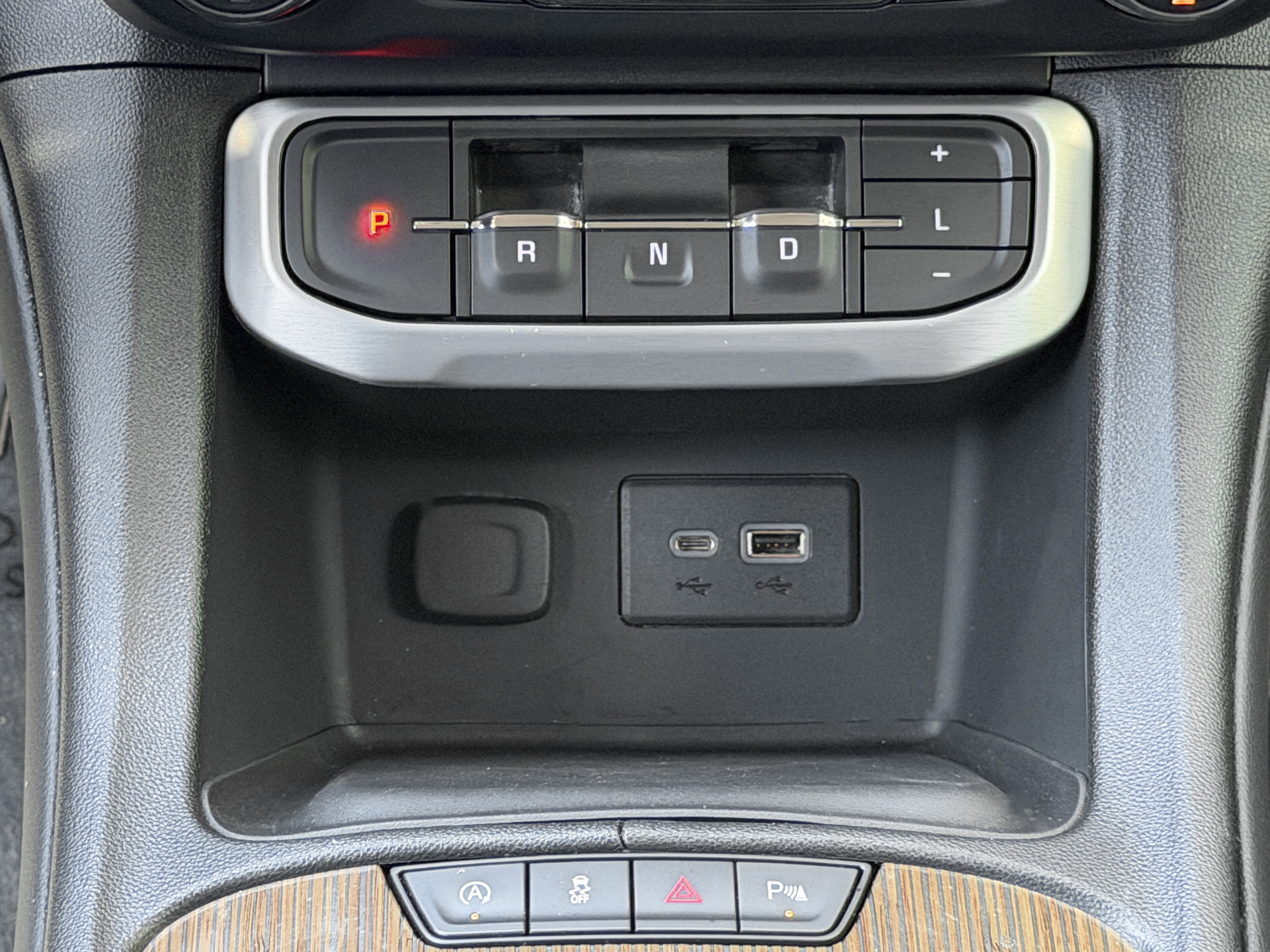 Used 2021 GMC Acadia SLE image 23