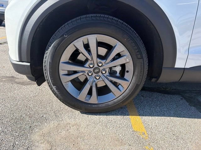 Certified 2025 Ford Explorer Active w/ Active Comfort Package AWD/4WD image 17