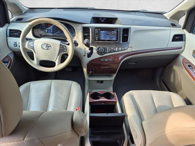 Used 2014 Toyota Sienna XLE FWD image 18