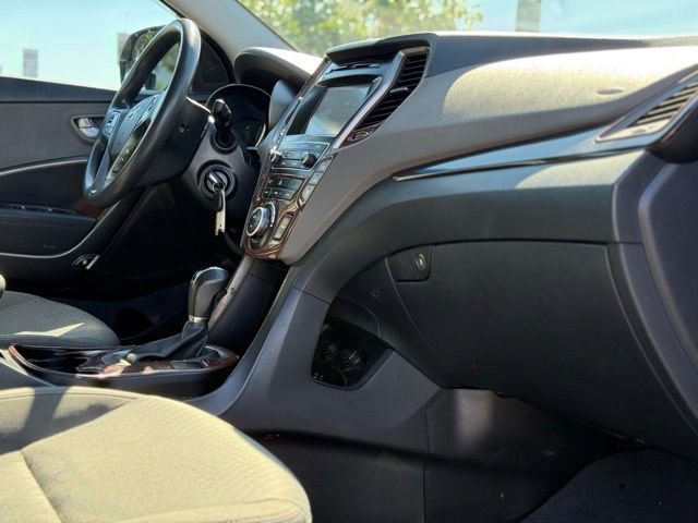 Used 2018 Hyundai Santa Fe SE image 13