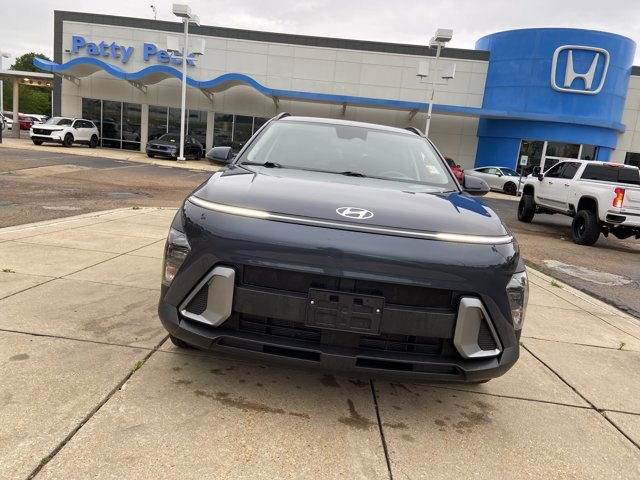 Used 2025 Hyundai Kona SEL FWD image 4