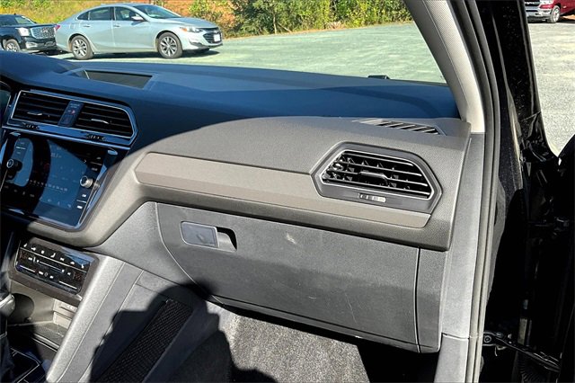 Used 2024 Volkswagen Tiguan Wolfsburg Edition image 23