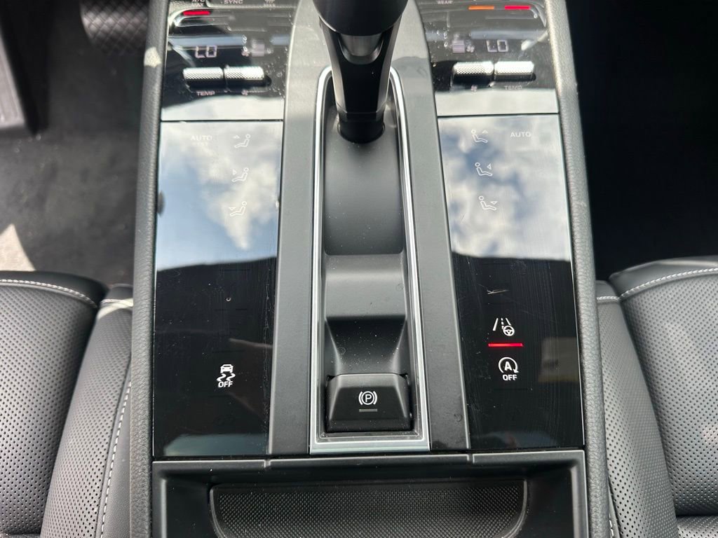 Certified 2026 Porsche Macan Turbo AWD/4WD image 27