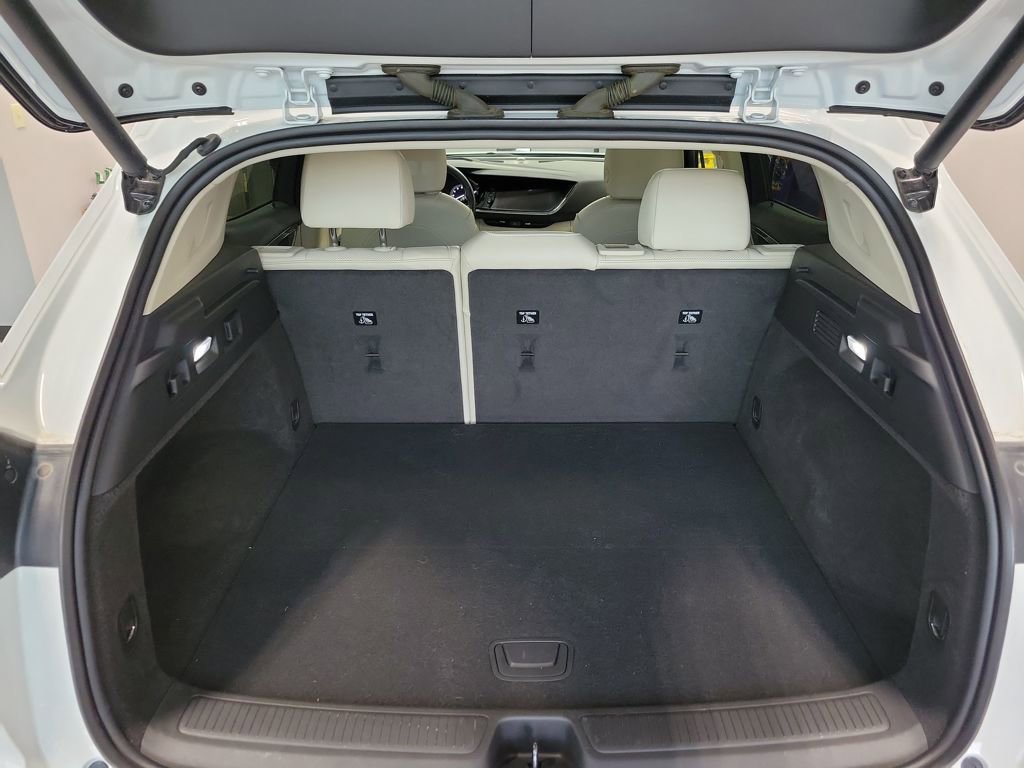 Used 2022 Buick Envision Essence w/ Safety Package FWD image 16