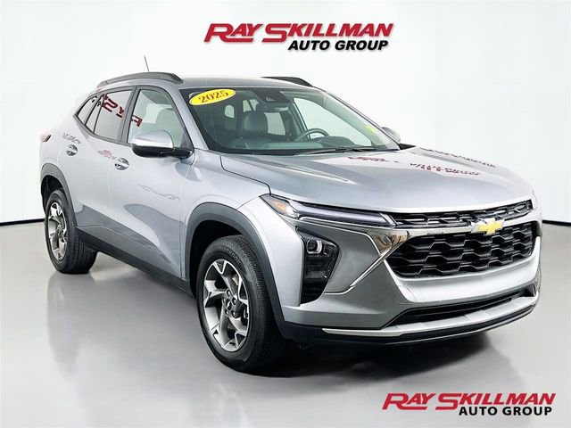 Used 2025 Chevrolet Trax LT image 1