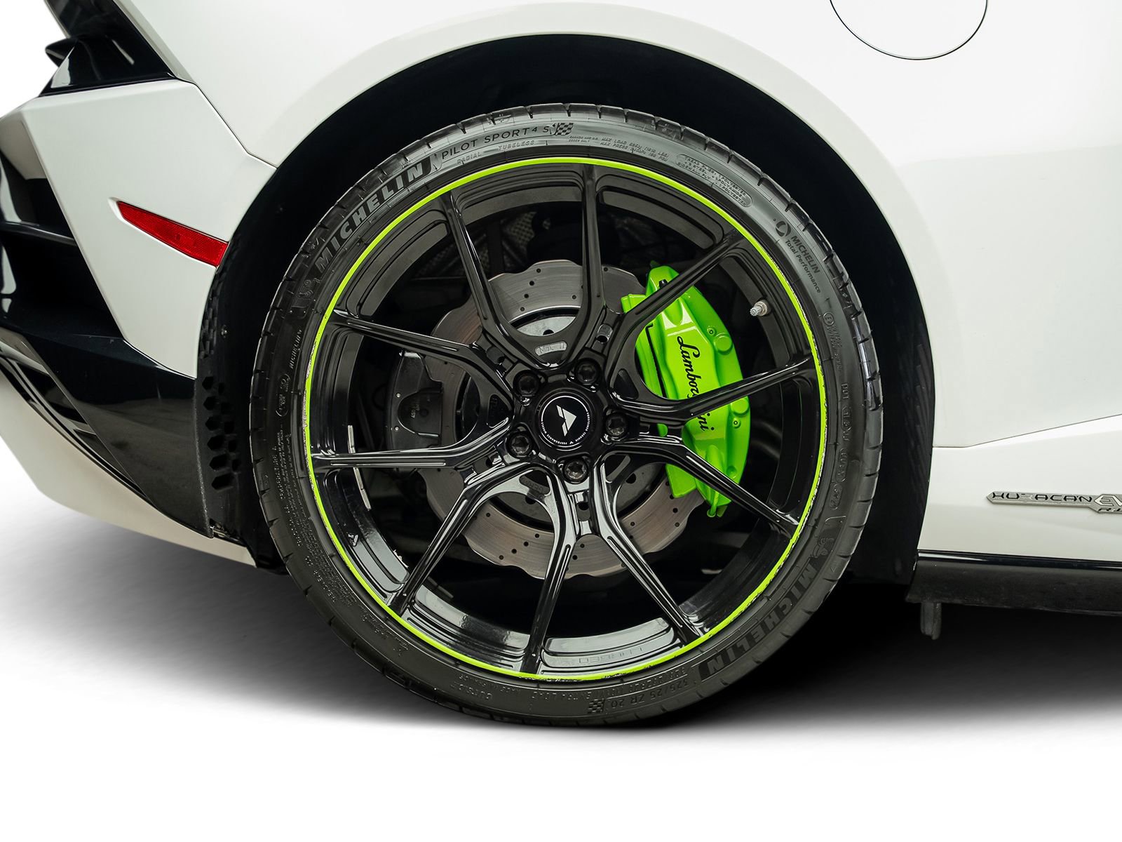 Used 2020 Lamborghini Huracan EVO RWD image 34