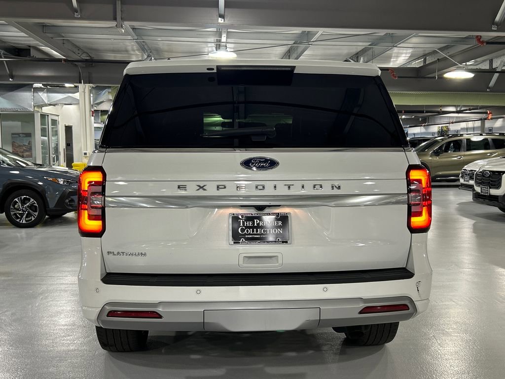 Used 2023 Ford Expedition Platinum AWD/4WD image 3