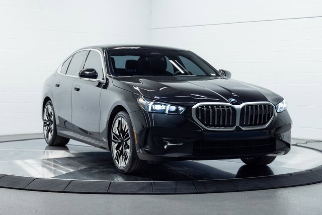 Certified 2025 BMW 530i image 4