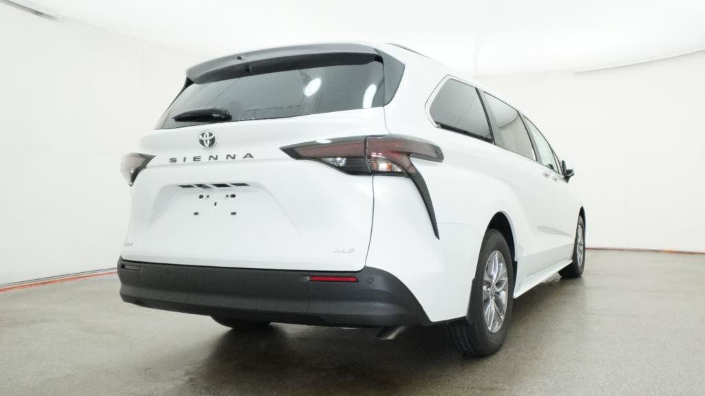 New 2026 Toyota Sienna XLE FWD image 27