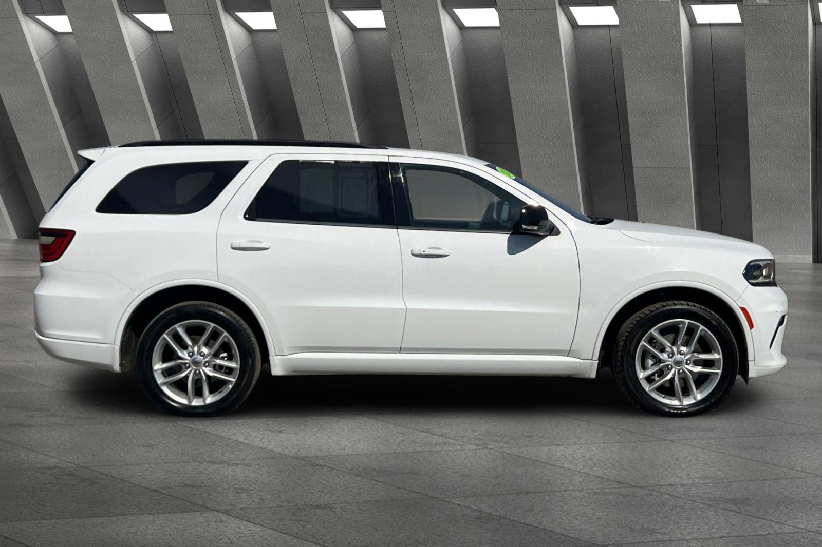 Used 2023 Dodge Durango GT image 3