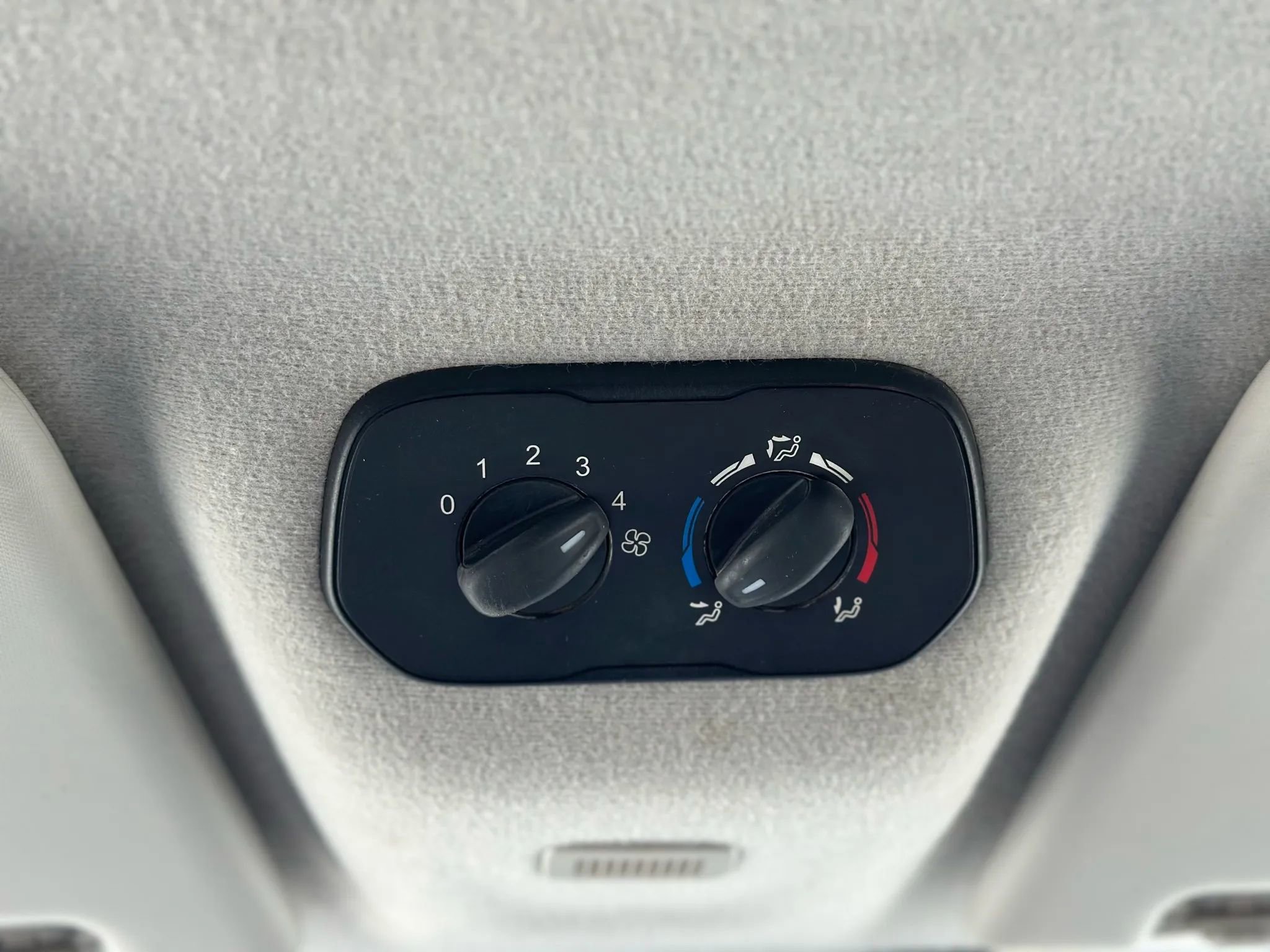 Used 2018 Ford Transit 150 XLT image 27