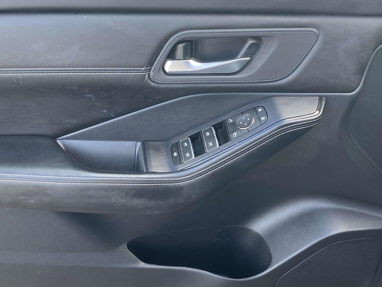 Used 2024 Nissan Rogue SL image 15