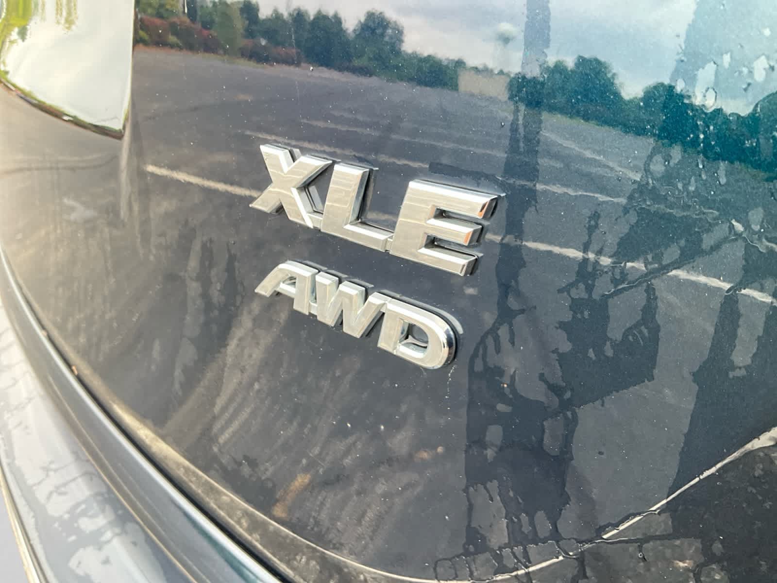 Used 2018 Toyota RAV4 XLE AWD/4WD image 12