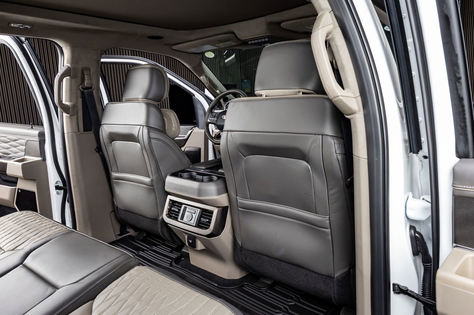 Used 2026 Ford F450 Platinum w/ Platinum Plus Package image 31